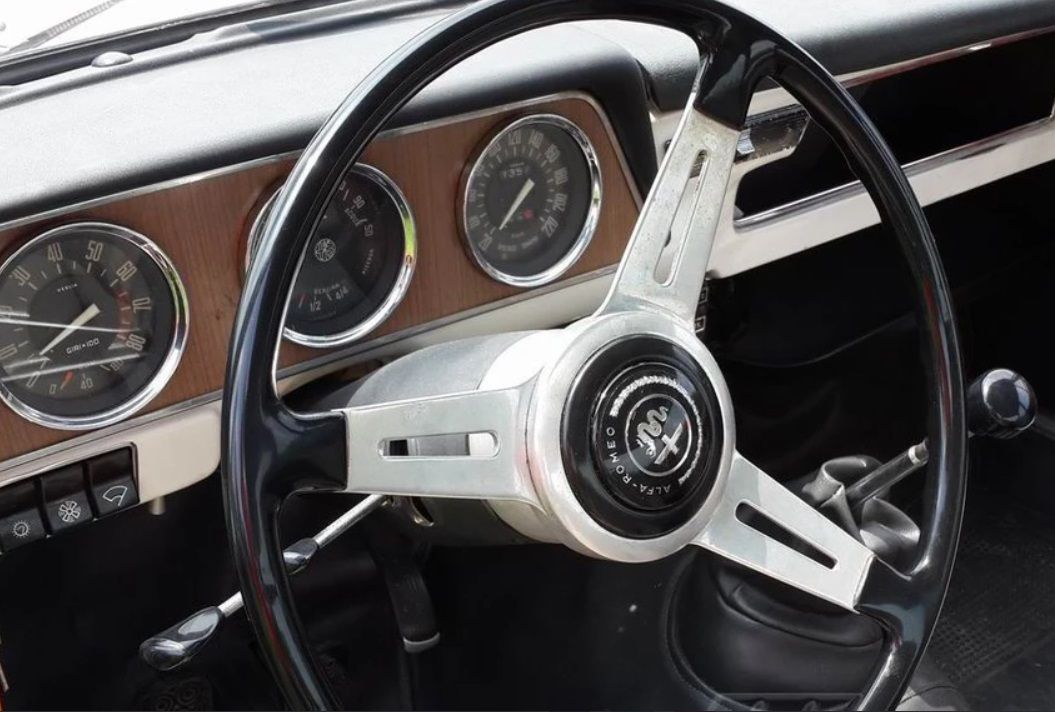 ALFA ROMEO GIULIA TI SUPER 1963: THE SEDAN THAT WON THE RACING