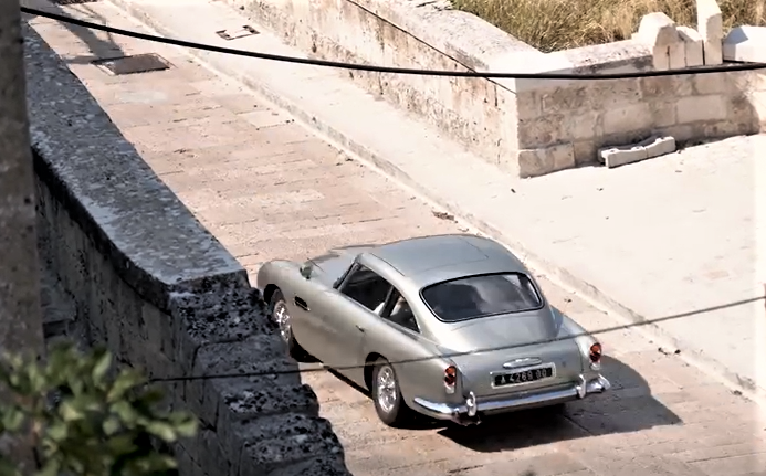 Only on OldCar24 the processing of the new movie about Agent 007. In the background the most beautiful Italy.
