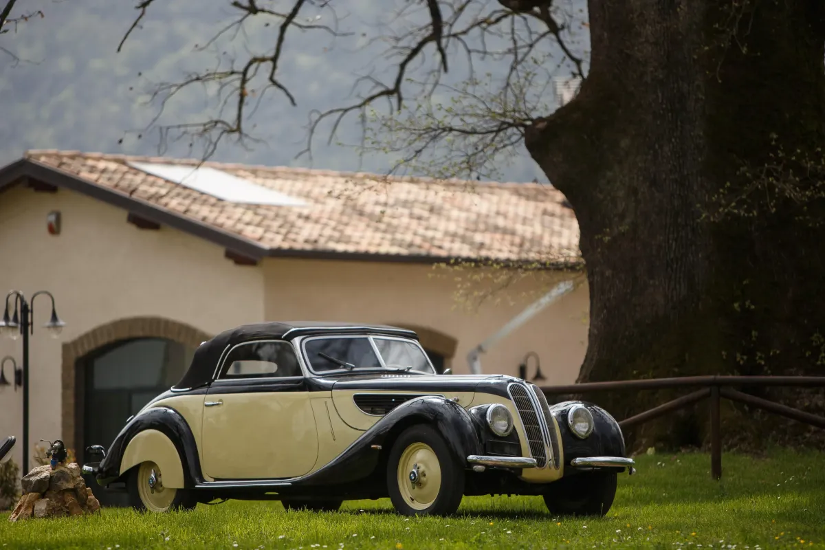 BMW 327/28 Cabriolet 1938, sarà la protagonista dello stand OldCar24 a Techno Classica Essen 2025