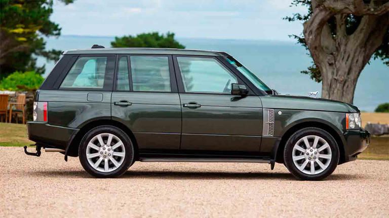 Queen Elizabeth II's Range Rover Supercharged Vogue SE sold at auction for £175,500.