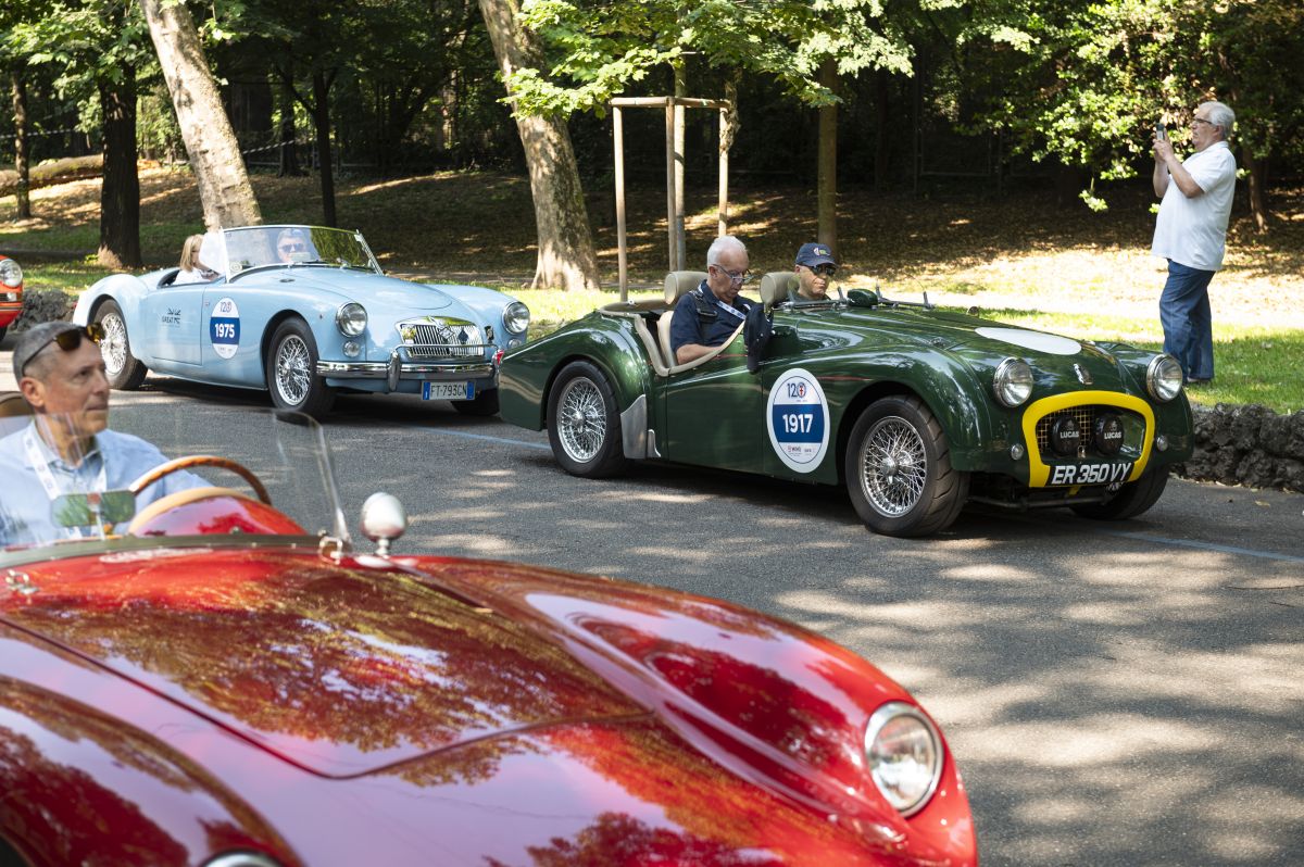 President Geronimo La Russa organised a big party for the 120th anniversary of ACI Milano during the passage of the 1000 Miglia