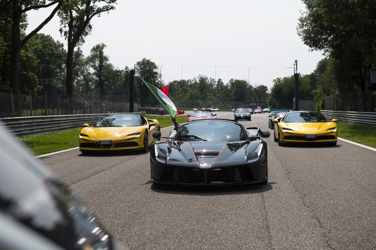 President Geronimo La Russa organised a big party for the 120th anniversary of ACI Milano during the passage of the 1000 Miglia