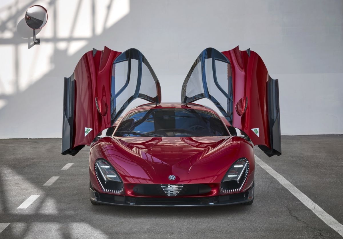ALFA ROMEO 33 Stradale 1967. FABULOUS!