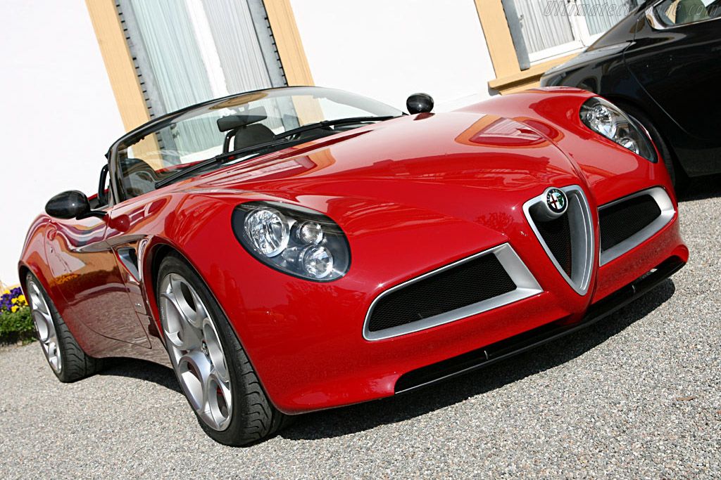 Alfa Romeo 8C Competizione: the classic of the future