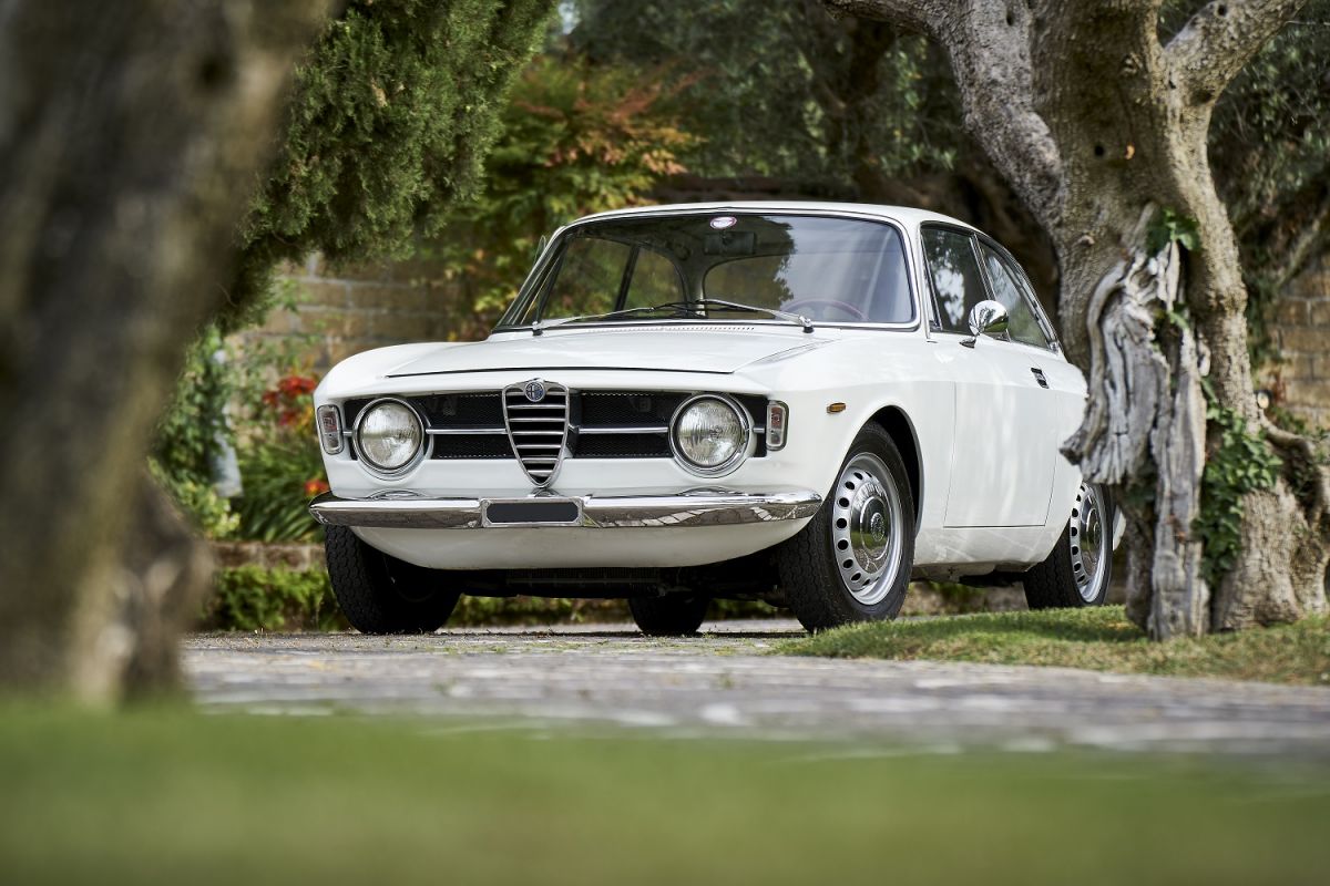 Classic and Youngtimer Cars and Motorcycles Auction at Milano AutoClassica