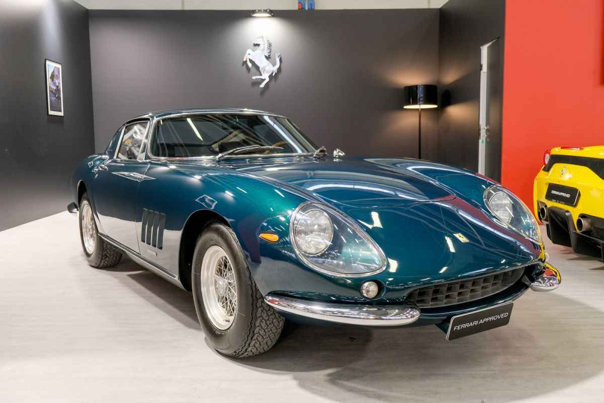 COUNTDOWN TO AUTO E MOTO D'EPOCA 2024: PASSION RETURNS TO BOLOGNA.