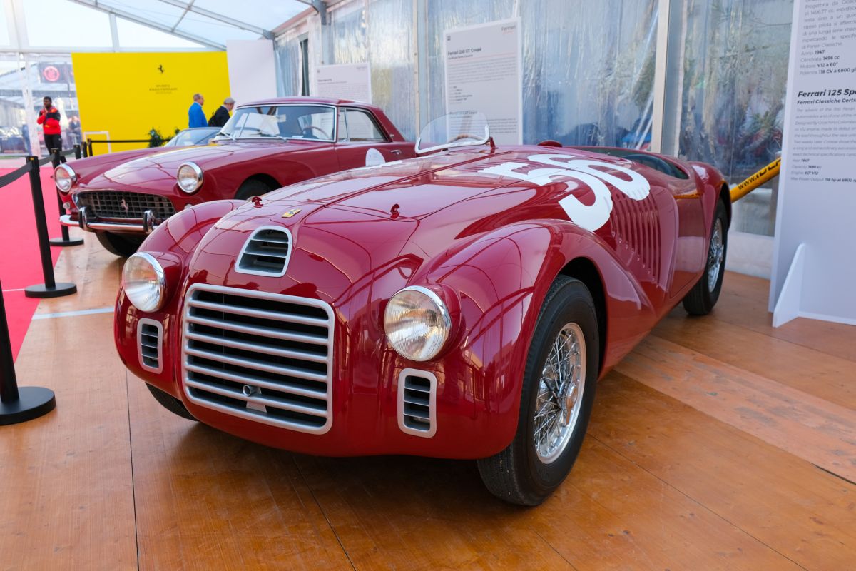 LINE UP IN POLE POSITION FOR AUTO E MOTO D’EPOCA IN BOLOGNA. THE 40th EDITION IN THE HEART OF THE MOTOR VALLEY. 