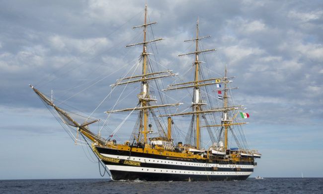 Amerigo Vespucci sets sail for round-the-world voyage