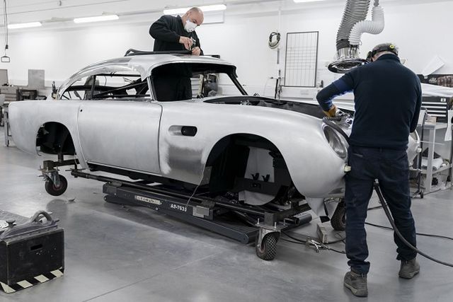 DB5 GOLDFINGER CONTINUATION, THE ASTON MARTIN BY JAMES BOND
