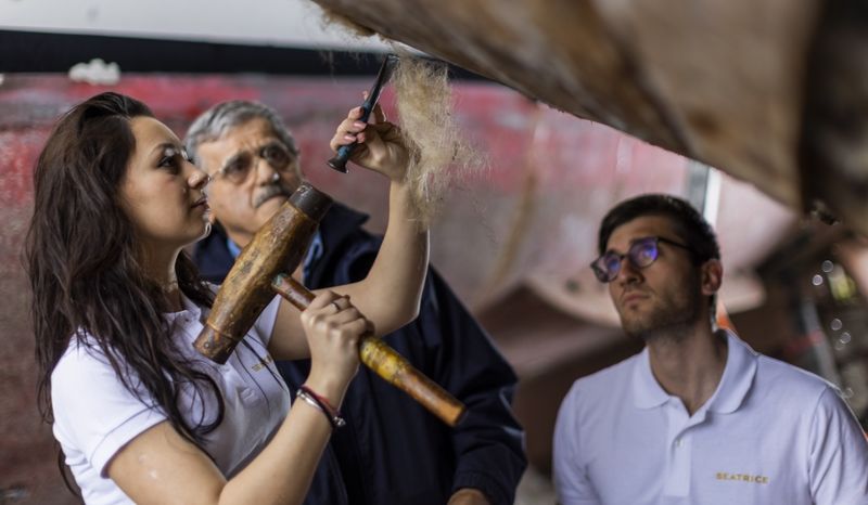 The historic boat Beatrice, donated by Diana Bracco to the Municipality of Imperia, becomes an ambassador for the Italian capital of vintage sails