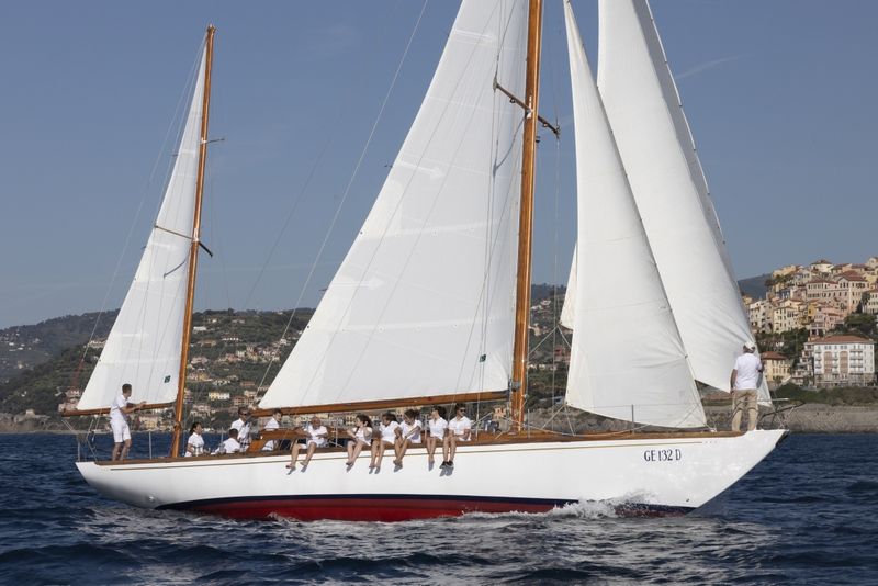 The historic boat Beatrice, donated by Diana Bracco to the Municipality of Imperia, becomes an ambassador for the Italian capital of vintage sails
