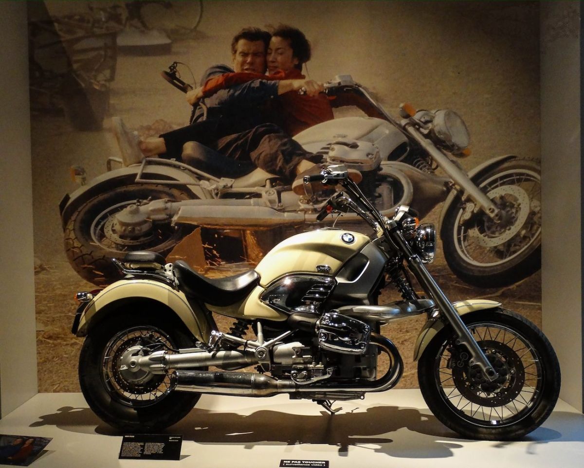 The protagonist of the cinema at the OldBike24 stand at Motoexhibtion 29-30 March 2025, the James Bond motorbike: BMW R1200C