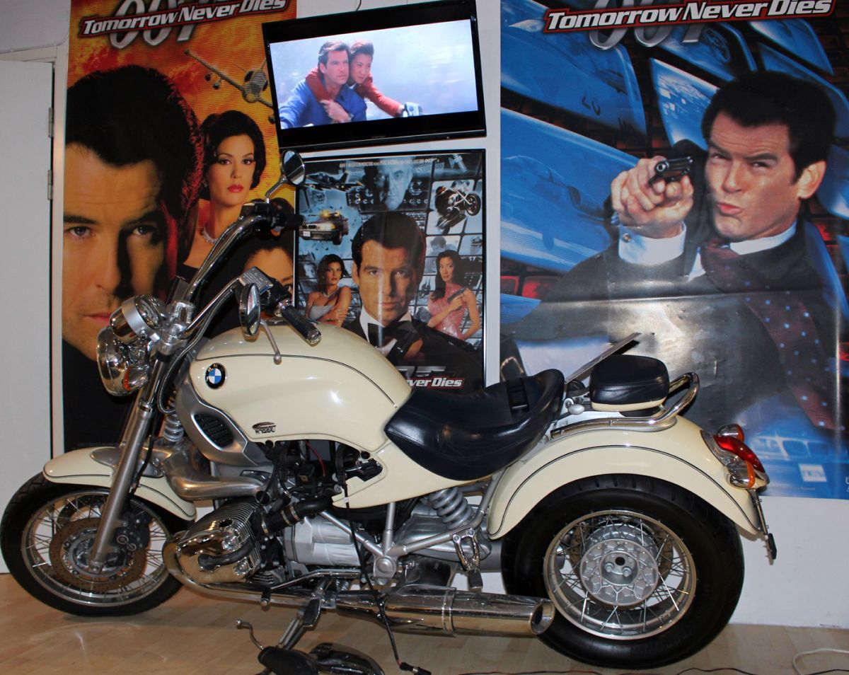 The protagonist of the cinema at the OldBike24 stand at Motoexhibtion 29-30 March 2025, the James Bond motorbike: BMW R1200C