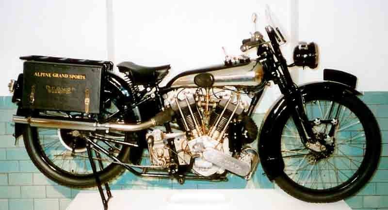 Brough Superior SS100 classe 1925, “la Rolls Royce delle motociclette” è la regina indiscussa delle aste di moto d’epoca