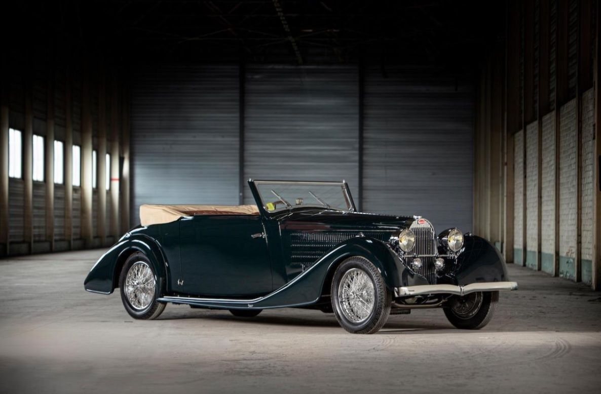 FERRARI PORSCHE BUGATTI: supermillion-dollar auction in Paris, 2022