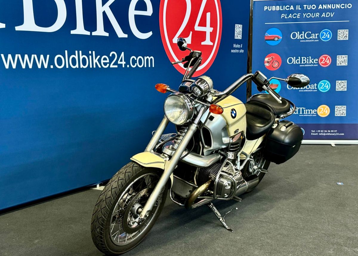 The protagonist of the cinema at the OldBike24 stand at Motoexhibtion 29-30 March 2025, the James Bond motorbike: BMW R1200C