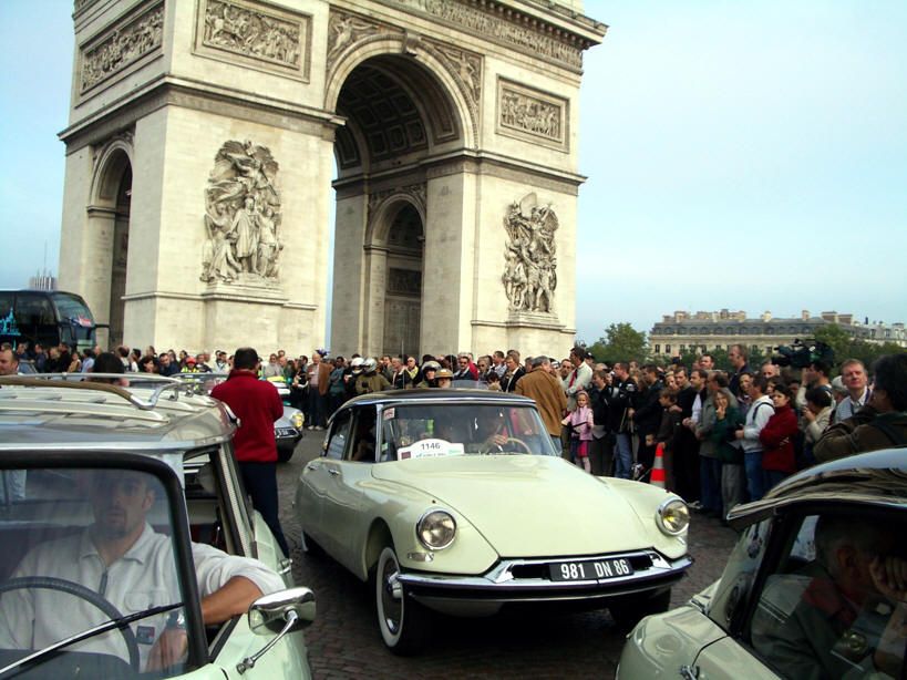 THE ICONIC CITROËN DS19 TURNS 65 YEARS OLD 