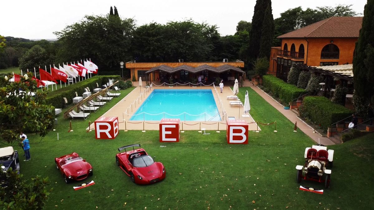 "Beautiful as Rome', the Ferrari 250 GT California wins