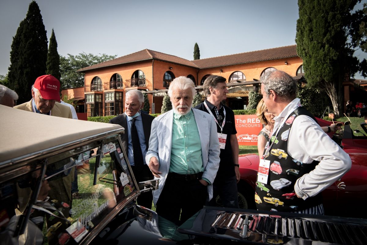 "Beautiful as Rome', the Ferrari 250 GT California wins