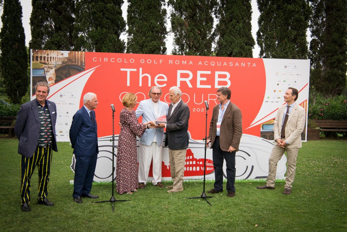 "Beautiful as Rome', the Ferrari 250 GT California wins