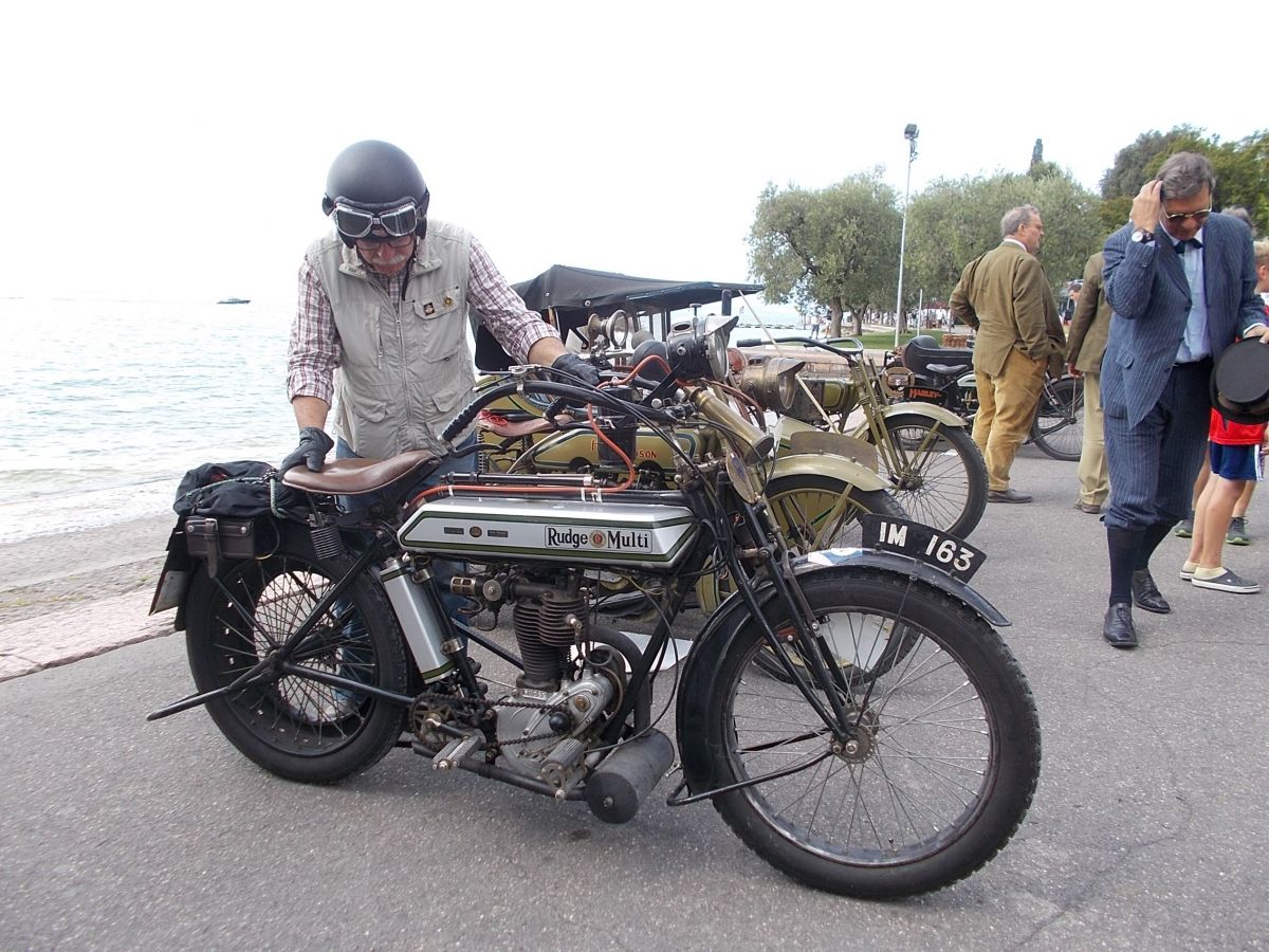 Festa delle moto centenarie alla XI edizione della “Settimana Motoristica Bresciana”