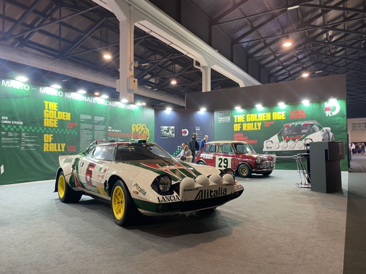 Vintage Cars and Motorcycles Fair Padua 2022 - live OldCar24