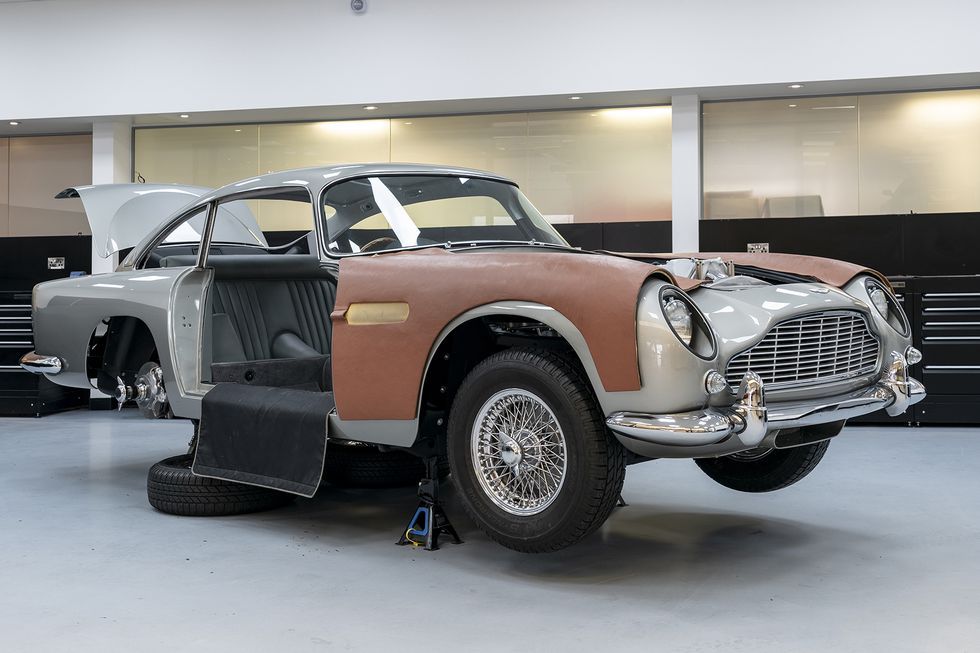 DB5 GOLDFINGER CONTINUATION, THE ASTON MARTIN BY JAMES BOND