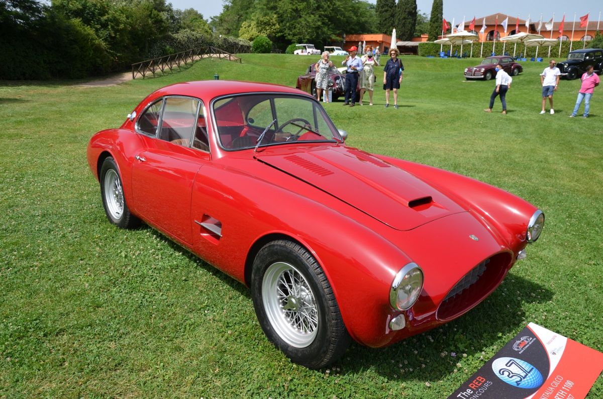 "Beautiful as Rome', the Ferrari 250 GT California wins