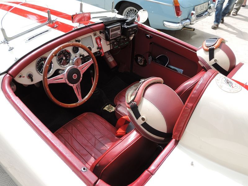 HIPPODROME OF SAN SIRO: TROFEO OAKS – GALLOPING RACE WORLDLINESS ELEGANCE AND… HISTORIC CARS