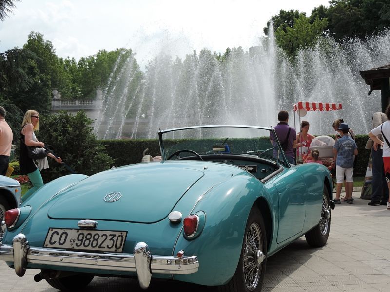 HIPPODROME OF SAN SIRO: TROFEO OAKS – GALLOPING RACE WORLDLINESS ELEGANCE AND… HISTORIC CARS