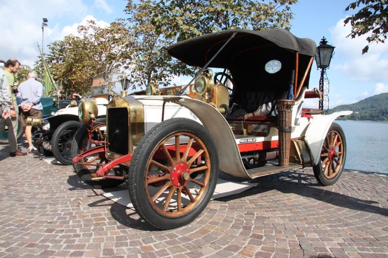 Historical reenactment Arona - Stresa - Arona 1897-2017: the rebirth of the pre-war cars after 120 years