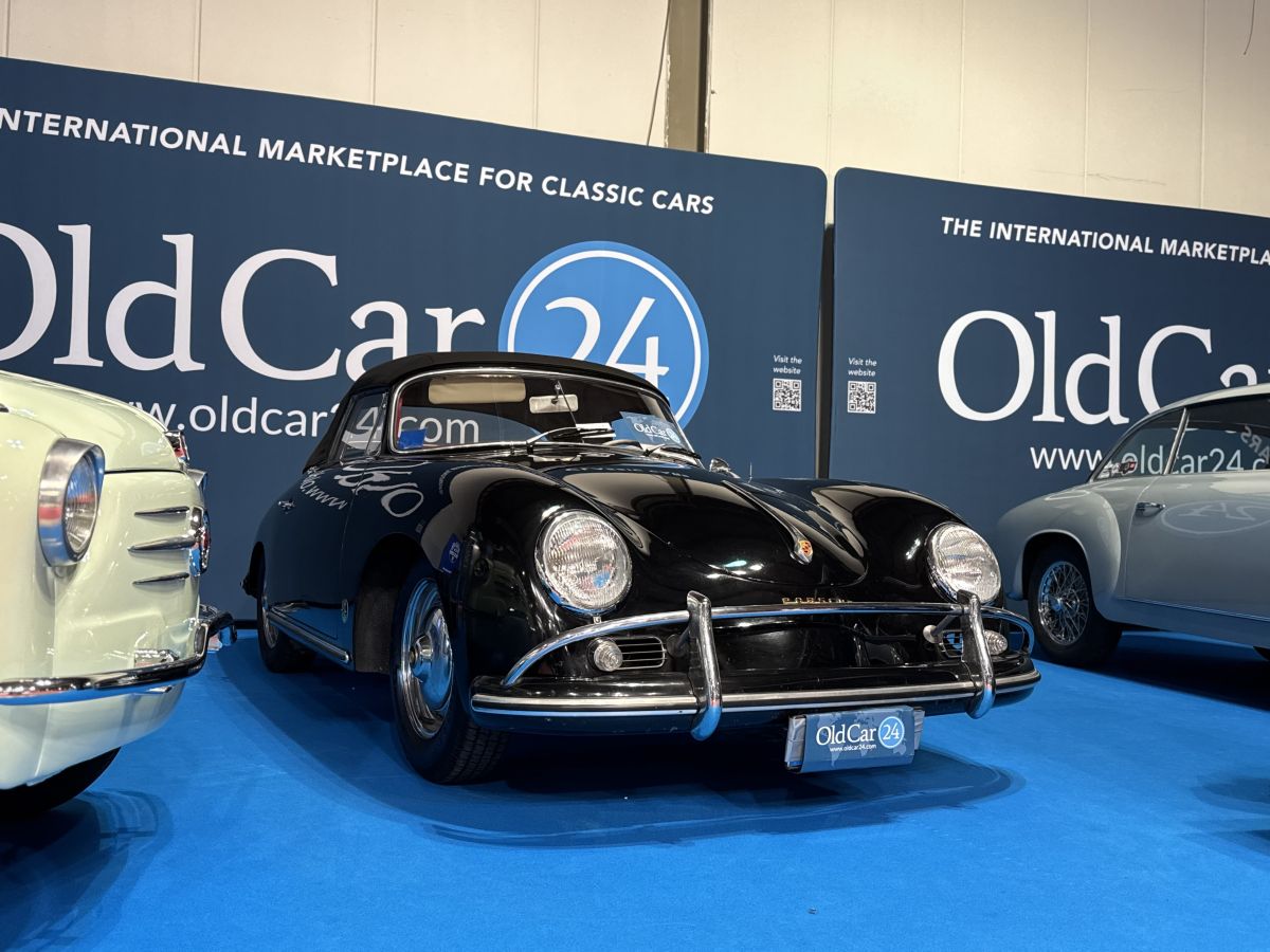  The cars of the Dolce Vita VIPs at the OldCar24 stand at Milan Autoclassica