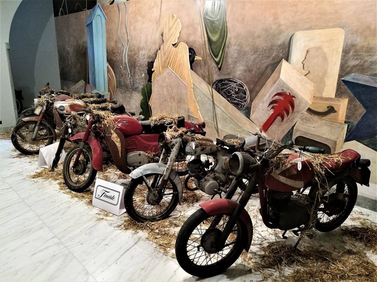 Fianrte: asta del motociclo, andamento lento