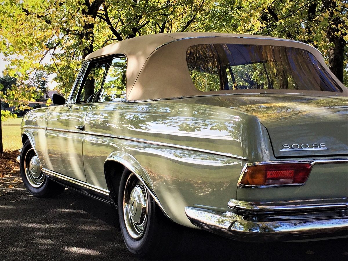 MERCEDES BENZ 300 SE CABRIOLET, ONE OF THE LARGEST CARS IN THE HISTORY BERCEDES BENZ, NOBLE RELIABLE AND CONFORTABLE