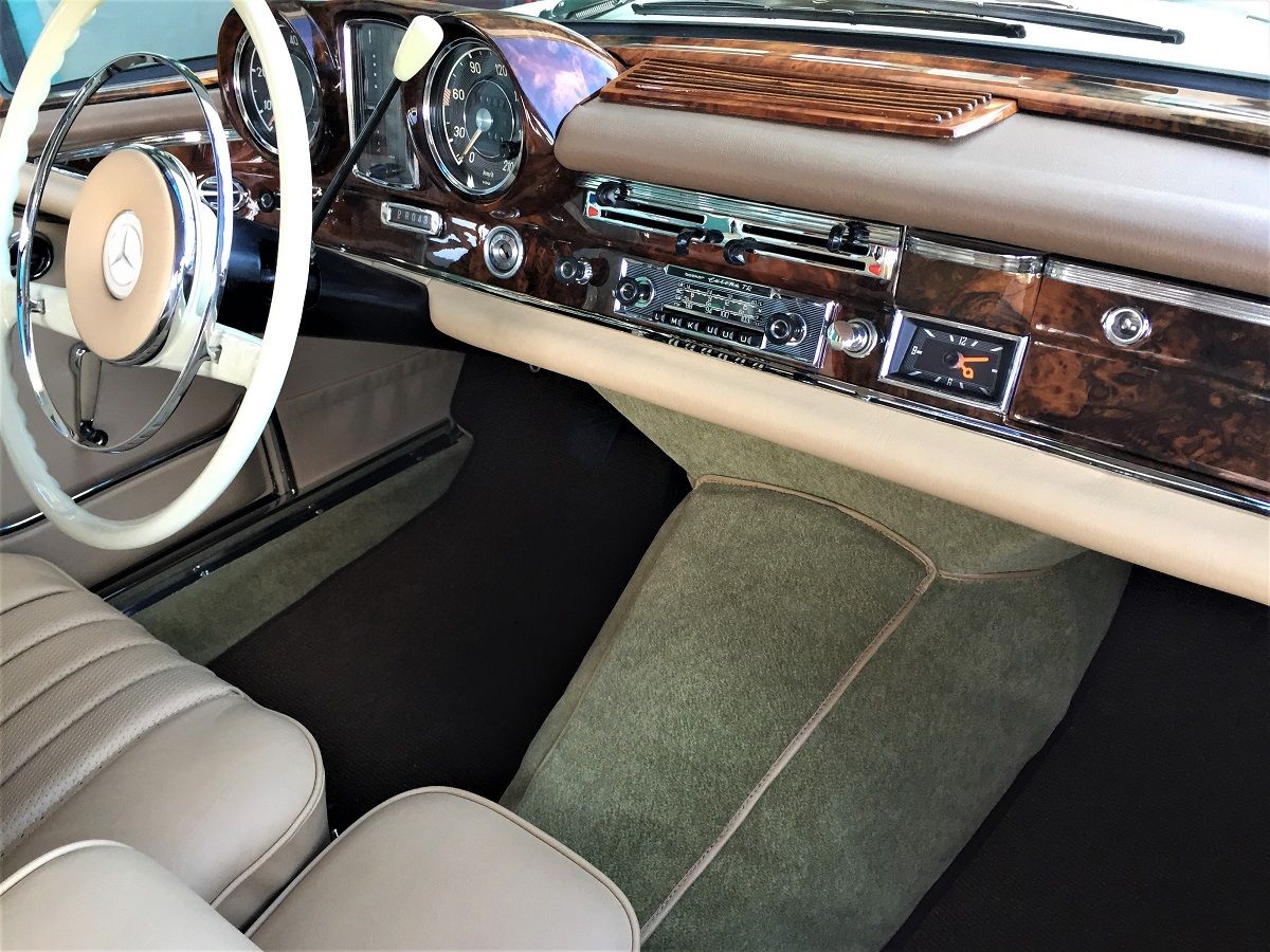 MERCEDES BENZ 300 SE CABRIOLET, ONE OF THE LARGEST CARS IN THE HISTORY BERCEDES BENZ, NOBLE RELIABLE AND CONFORTABLE