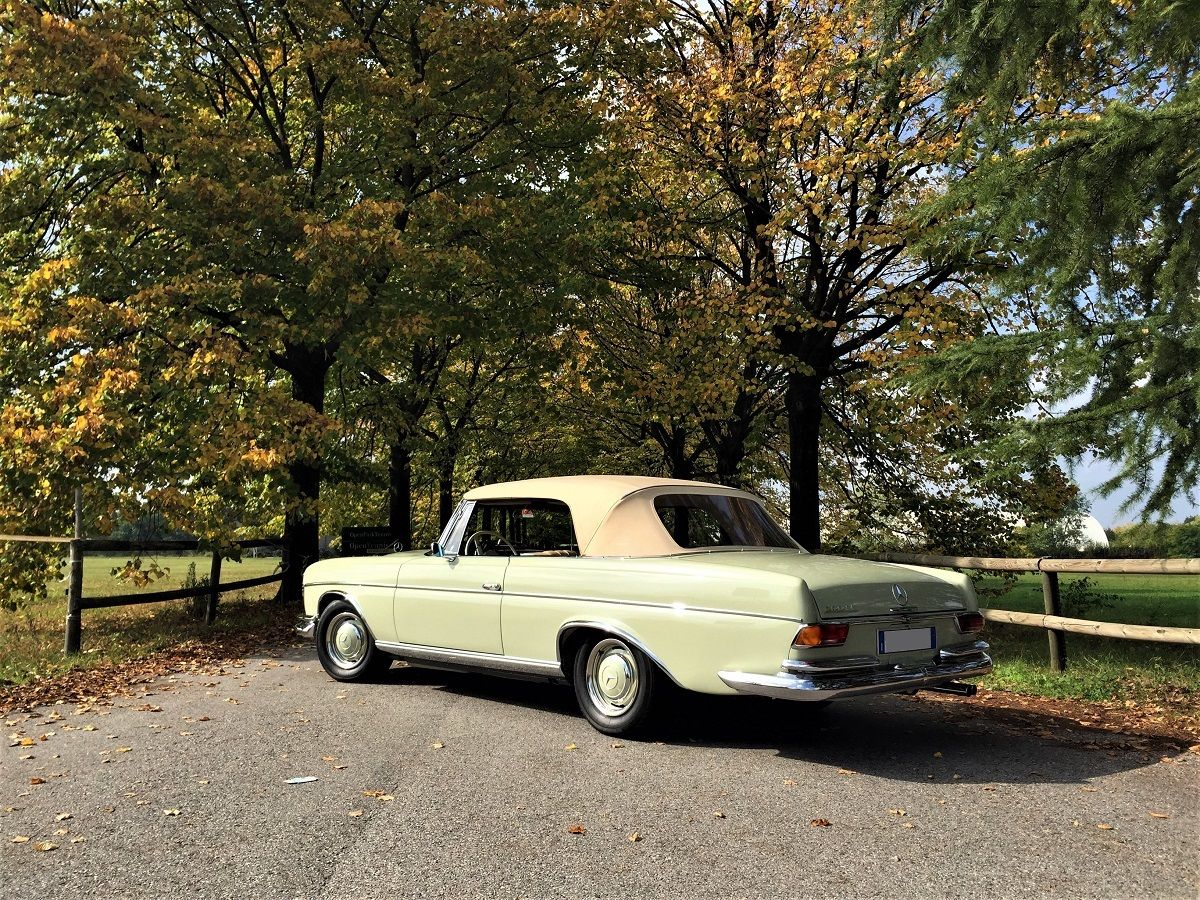 MERCEDES BENZ 300 SE CABRIOLET, ONE OF THE LARGEST CARS IN THE HISTORY BERCEDES BENZ, NOBLE RELIABLE AND CONFORTABLE