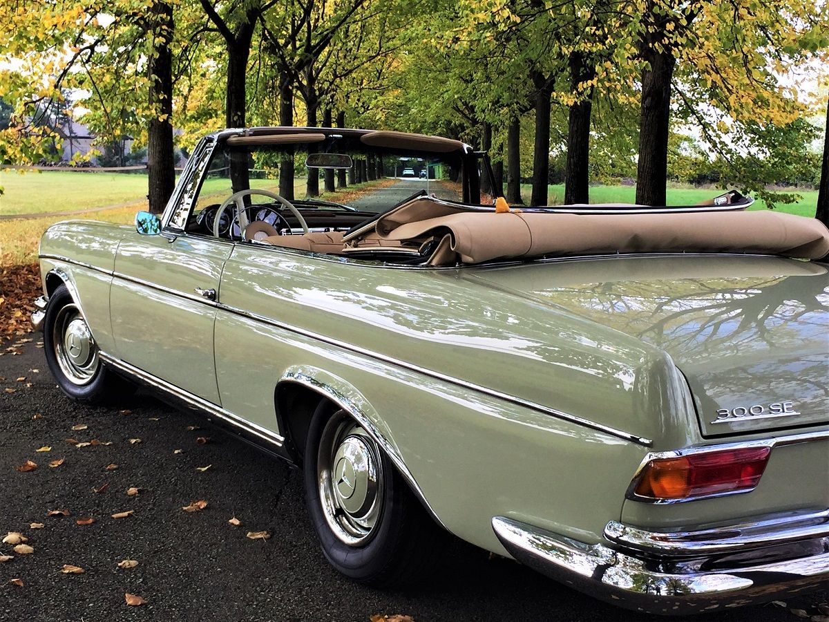 MERCEDES BENZ 300 SE CABRIOLET, ONE OF THE LARGEST CARS IN THE HISTORY BERCEDES BENZ, NOBLE RELIABLE AND CONFORTABLE
