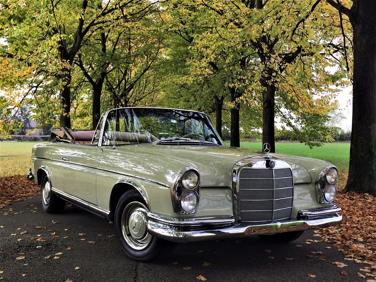 MERCEDES BENZ 300 SE CABRIOLET, ONE OF THE LARGEST CARS IN THE HISTORY BERCEDES BENZ, NOBLE RELIABLE AND CONFORTABLE
