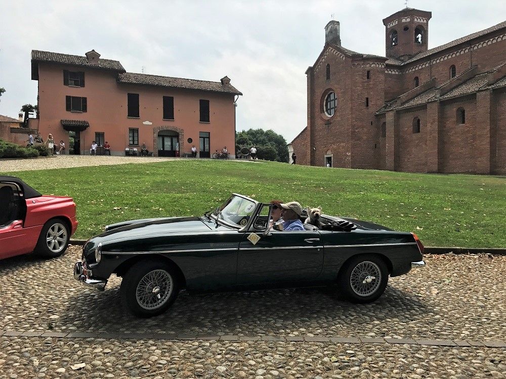 HISTORIC CARS AT MORIMONDO: THE JOY OF SHARING EMOTIONS IN ONE OF THE MOST BEAUTIFUL PLACES IN LOMBARDY