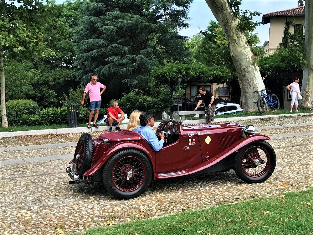HISTORIC CARS AT MORIMONDO: THE JOY OF SHARING EMOTIONS IN ONE OF THE MOST BEAUTIFUL PLACES IN LOMBARDY
