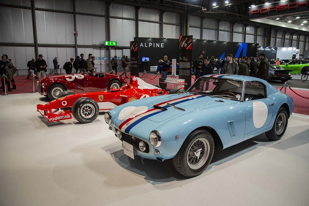 Inaugurata oggi la nona edizione di Milano AutoClassica  con le auto da sogno di ieri e di oggi:  grande affluenza di pubblico, numerosi i giovani