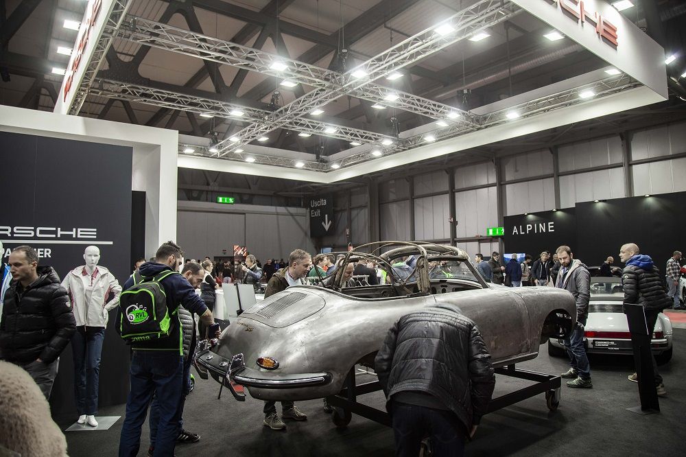 Inaugurata oggi la nona edizione di Milano AutoClassica  con le auto da sogno di ieri e di oggi:  grande affluenza di pubblico, numerosi i giovani
