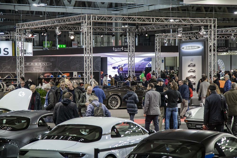 Inaugurata oggi la nona edizione di Milano AutoClassica  con le auto da sogno di ieri e di oggi:  grande affluenza di pubblico, numerosi i giovani