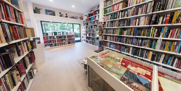  The Gilena International Motor Books bookshop: in the heart of the Mille Miglia, in Brescia, among the best and most assorted bookshops in the world.
