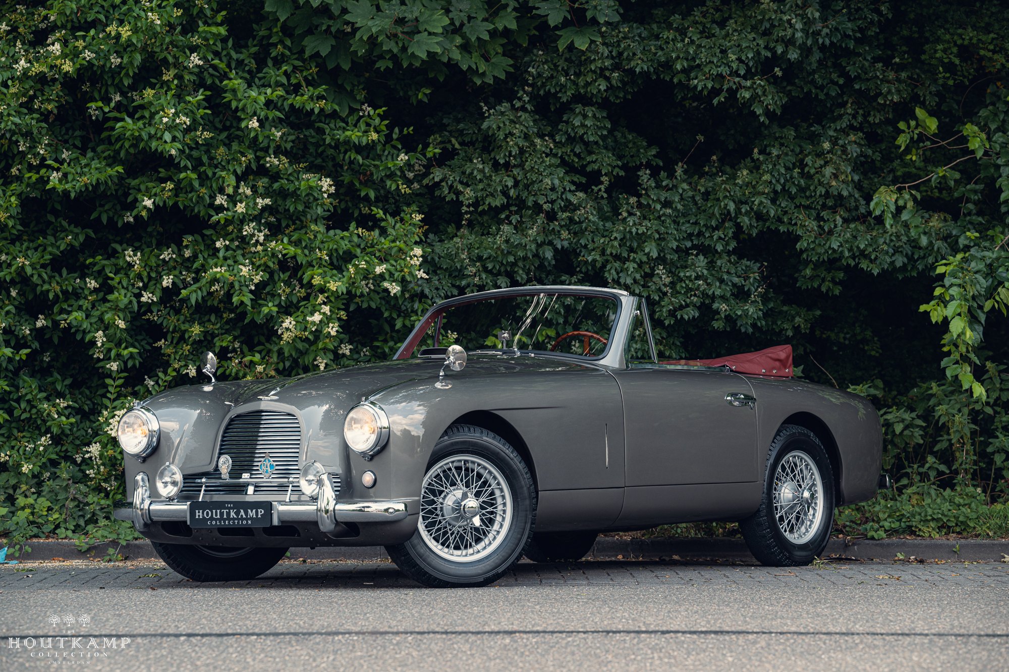 ASTON MARTIN DB2/4 (1953-1959)