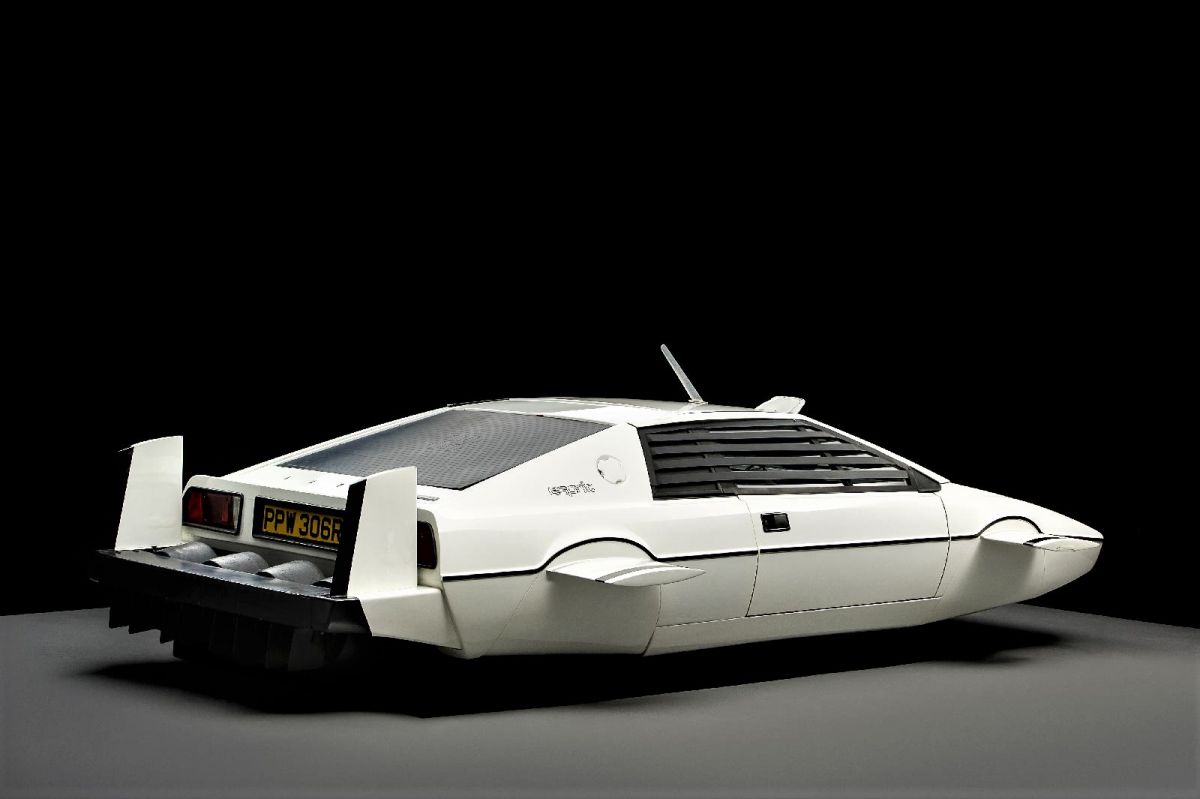 TO IMAGINE ALREADY MEANS TO BUILD THE FUTURE: FROM LOTUS TO THE NEW TESLA SUBMARINE