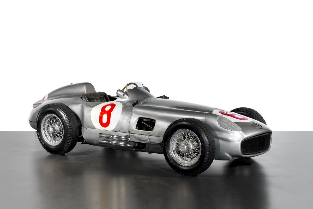 AUTO E MOTO D’EPOCA ACCENDE LA PASSIONE: DAL PRIMO MOTORE A SCOPPIO ALL'ULTIMA FERRARI CAMPIONE DEL MONDO 