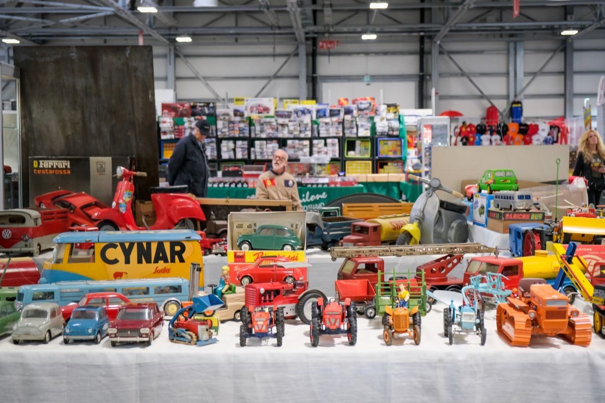 AUTO E MOTO D’EPOCA ACCENDE LA PASSIONE: DAL PRIMO MOTORE A SCOPPIO ALL'ULTIMA FERRARI CAMPIONE DEL MONDO 