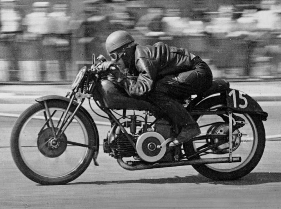 MOTO GUZZI: 100 anni con leggerezza