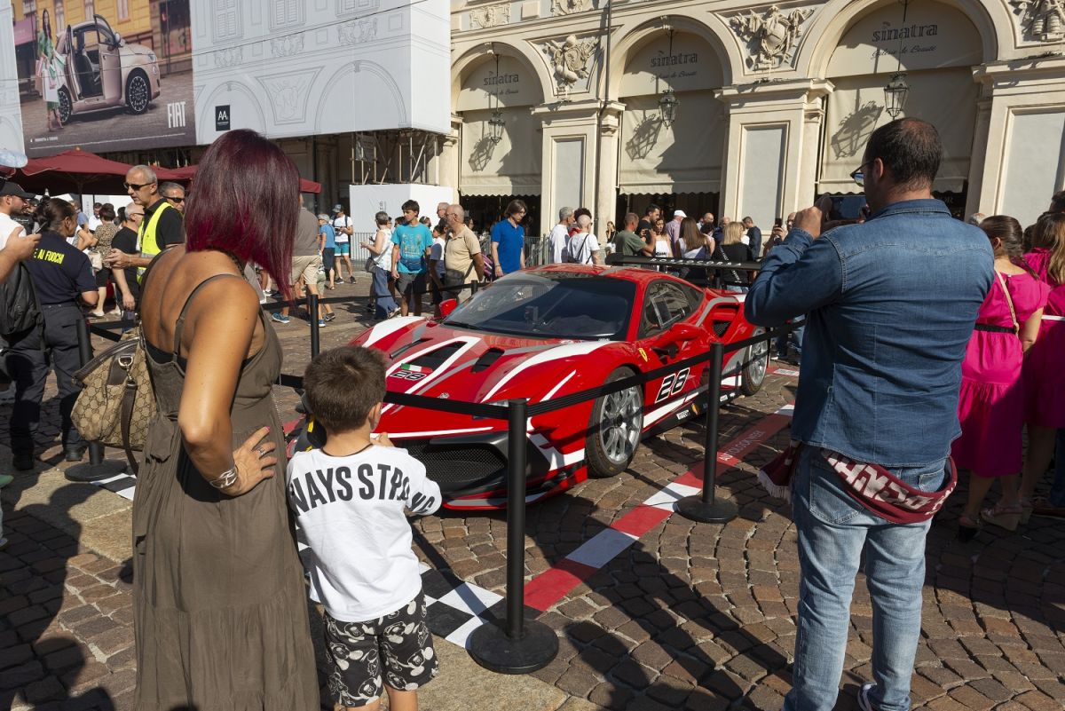 THE 1st AUTOLOOK WEEK CLOSES WITH A TRIUMPH OF PARTICIPANTS, A CROWD IN SAN CARLO SQUARE TAKES IN SUPERCAR PARADE
